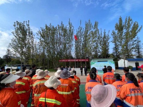 致敬！最暖“橙”光——民建昆明市委会携手龙跃商贸开展关爱环卫工人公益活动